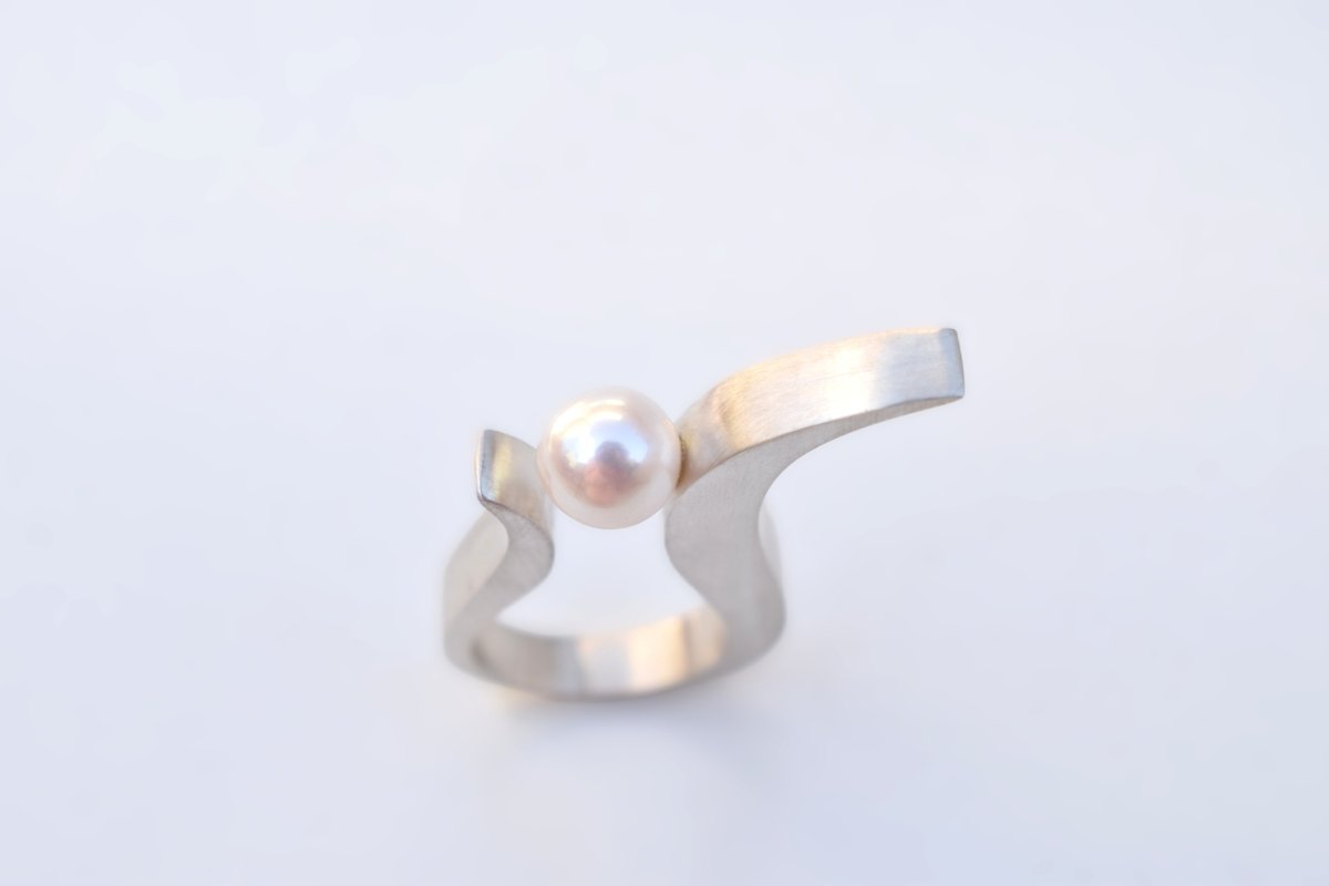 Whisper of flow Ring - SunTouch Jewelry