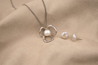Pearl Bloom Pendant - SunTouch Jewelry
