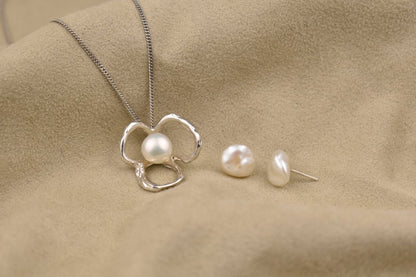 Pearl Bloom Pendant - SunTouch Jewelry