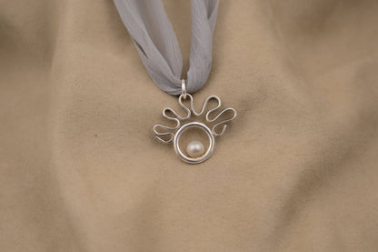 Tide Trace Circle Pearl Pendant - SunTouch Jewelry